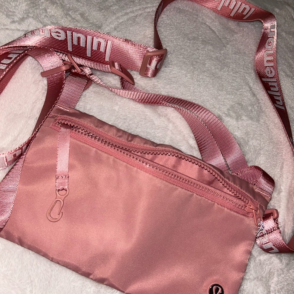 Lululemon belt and body bag